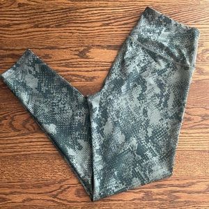 Zella workout leggings in a snakeskin pattern size S
